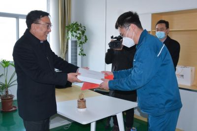 山东省潍坊市人大常委会副主任范福生莅临山东ag贵宾会药业指导慰问