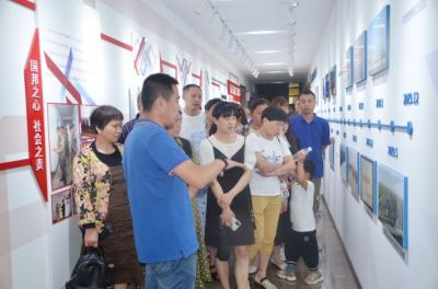 爱在ag贵宾会——公司组织“敬职爱家”之优秀职工家属进企业参观体验活动