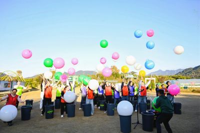 奔向蓝天白云，聚力有你有我！