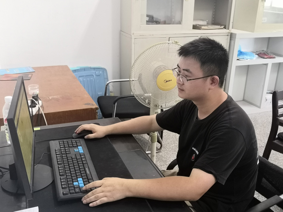 2022年度ag贵宾会医药优秀科技奋斗者——雷智斌